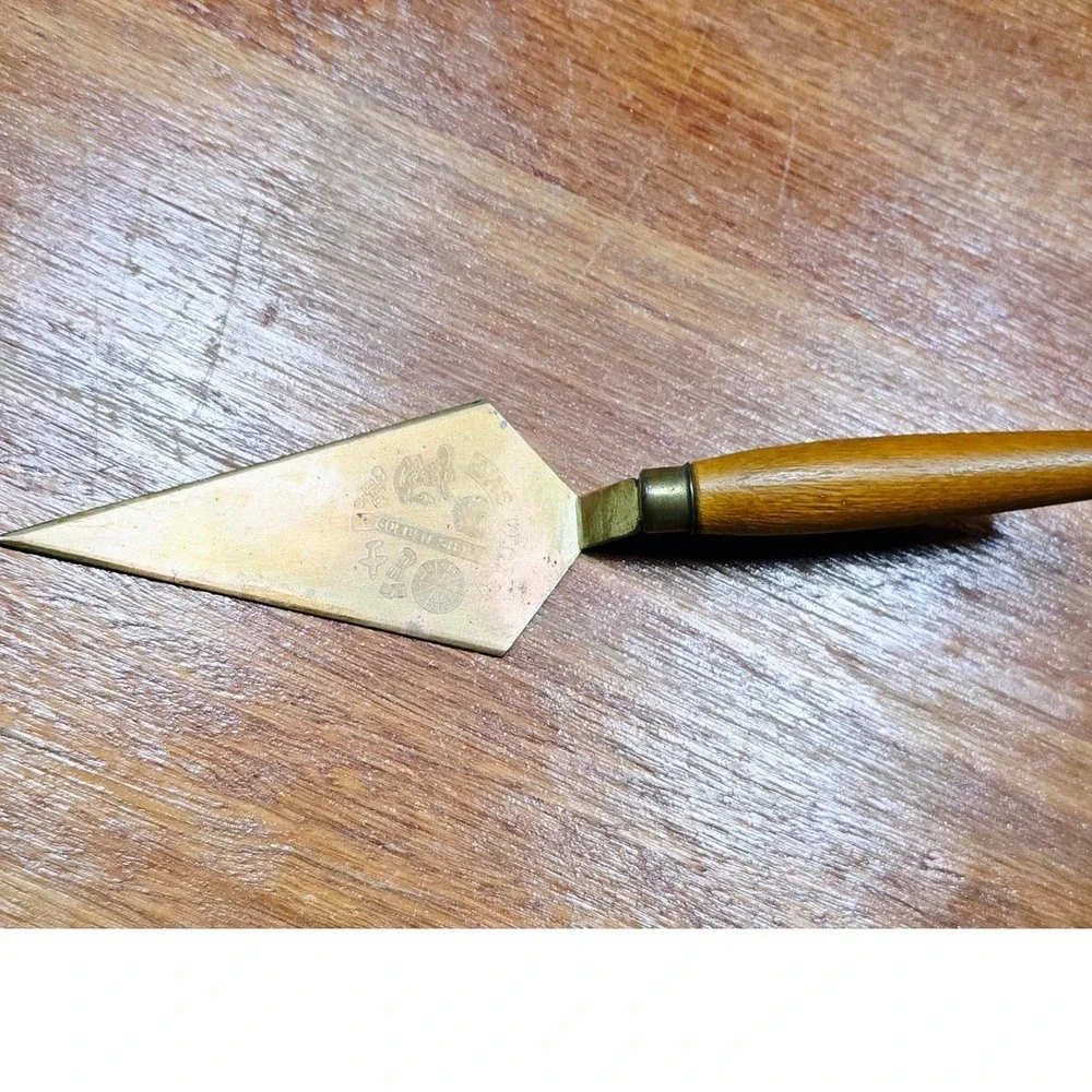 Vintage Las Vegas Golden Strip Brass Pie Server Cake Lifter Wood Handle 10 Inch